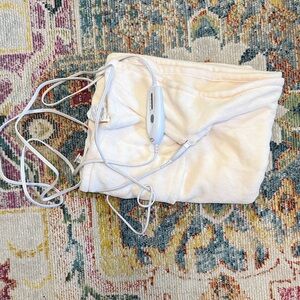 Serta Cream Electric wrap/ shawl Blanket “snuggler”